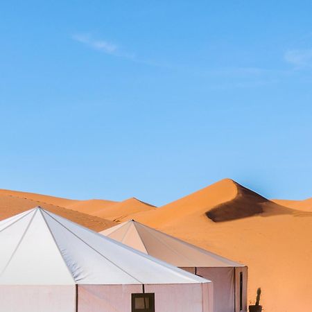 Caravanserai Luxury Desert Tented Camp Мерцуга Екстериор снимка
