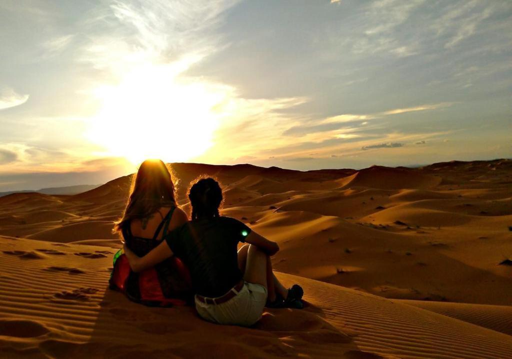 Caravanserai Luxury Desert Tented Camp Мерцуга Екстериор снимка