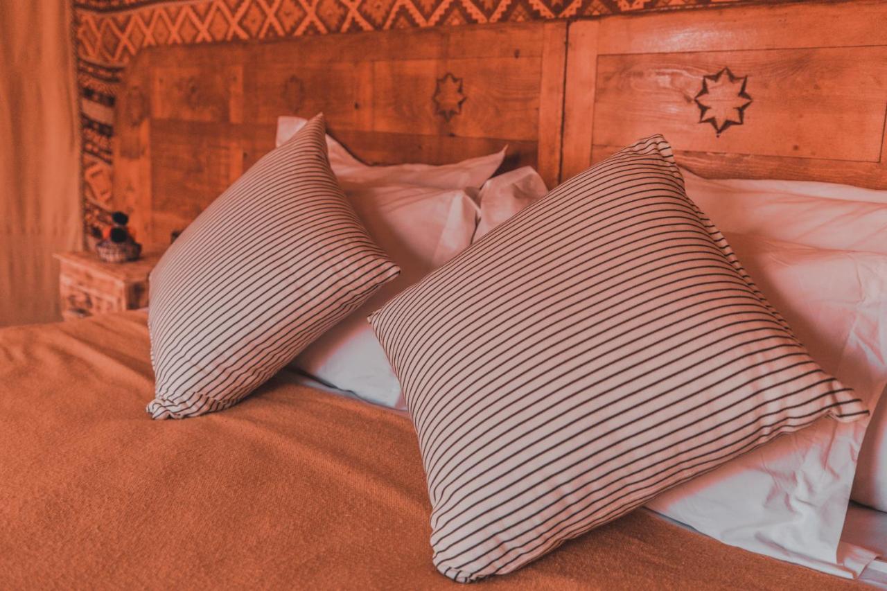 Caravanserai Luxury Desert Tented Camp Мерцуга Екстериор снимка