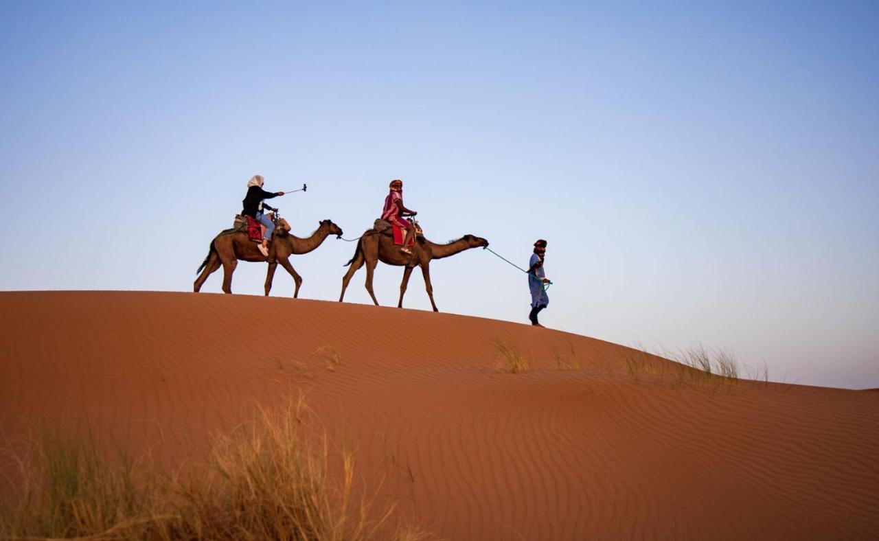 Caravanserai Luxury Desert Tented Camp Мерцуга Екстериор снимка